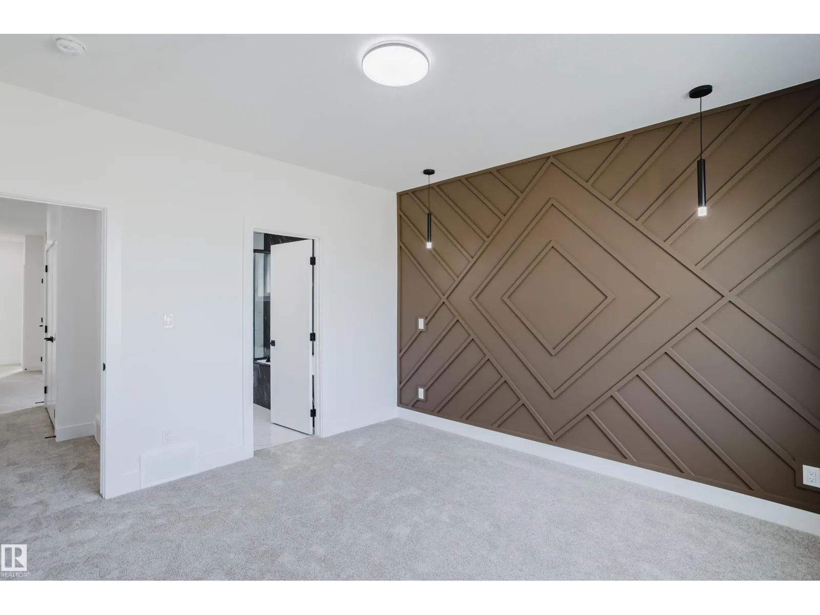 919 18 AV NW