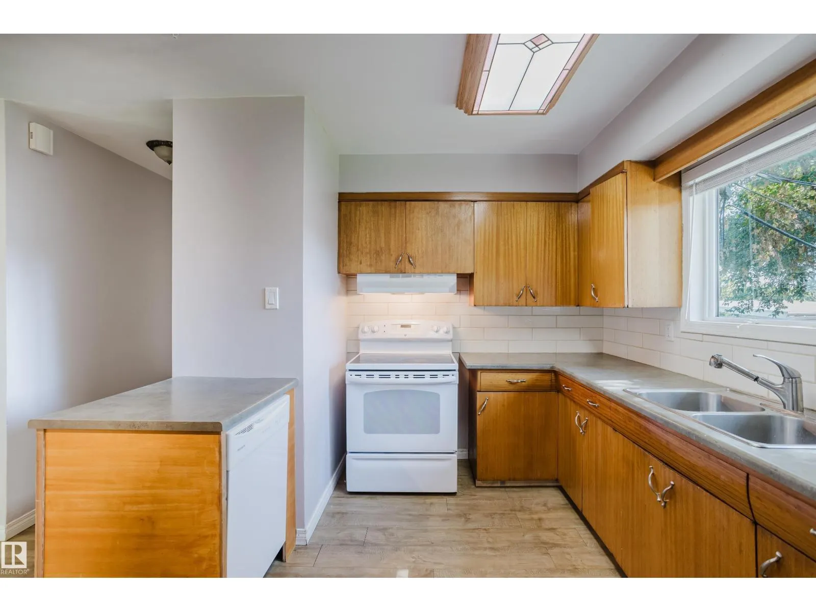 16505 103 AV NW