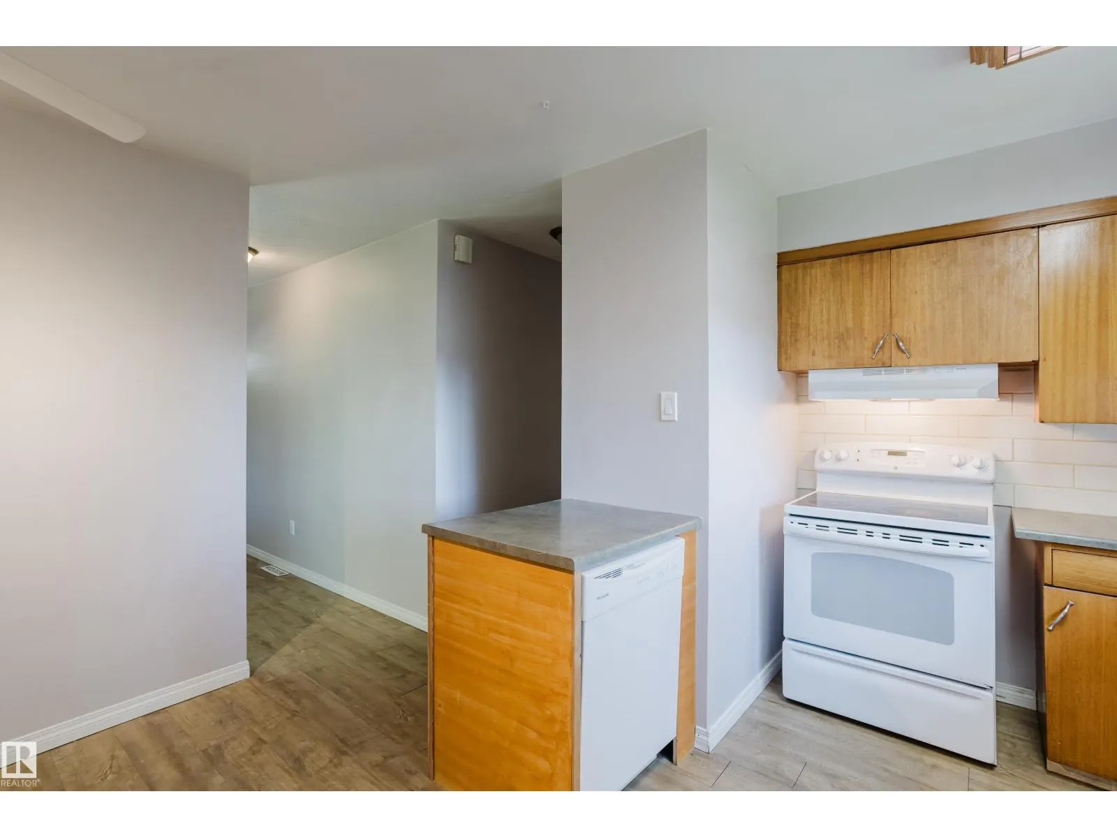 16505 103 AV NW