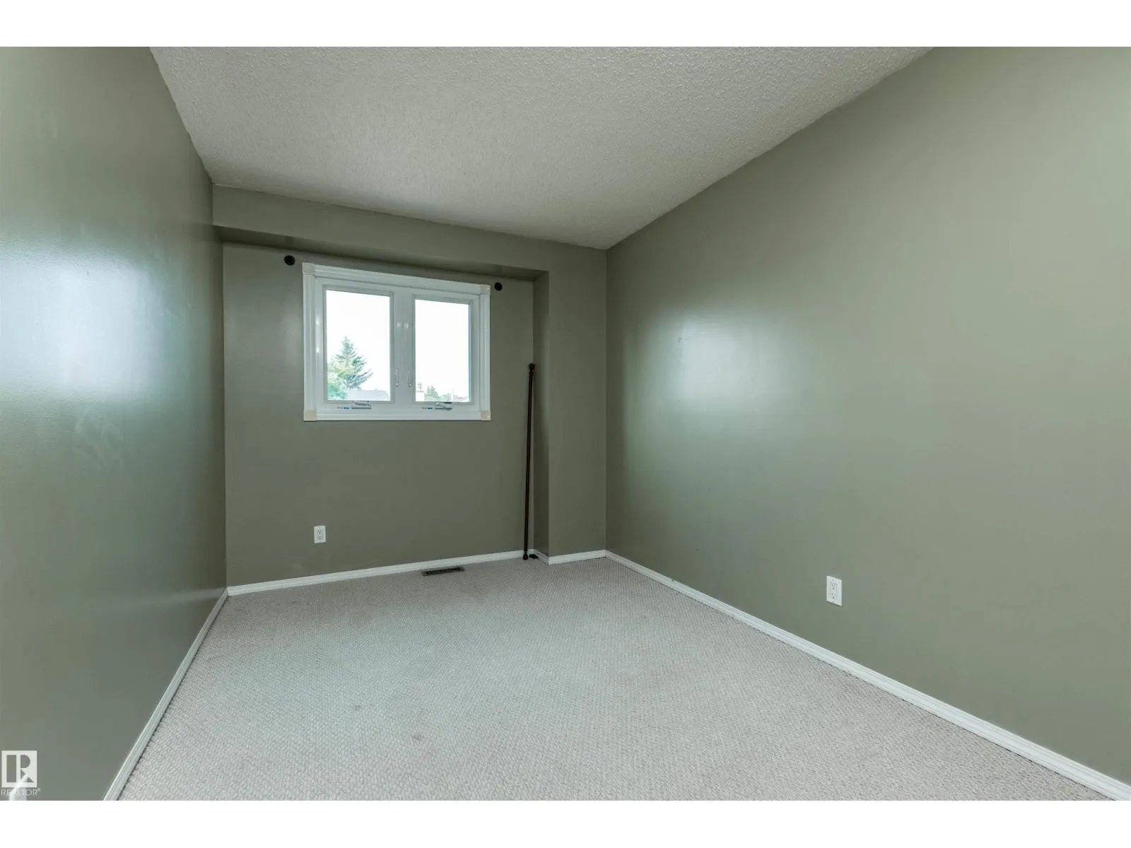 9409 173 ST NW