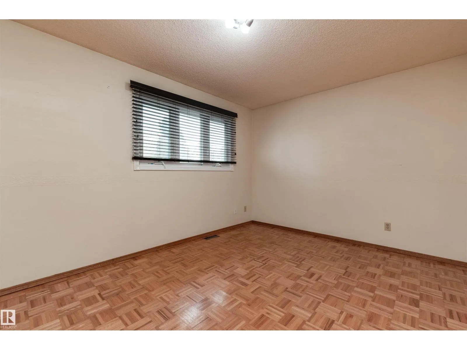 9409 173 ST NW