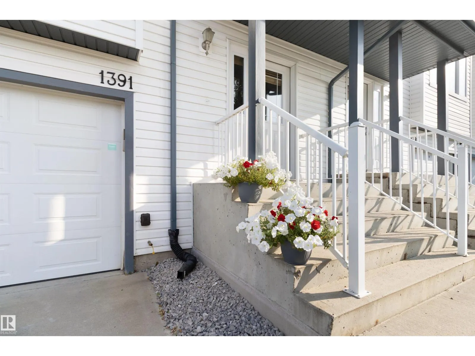 1391 HERMITAGE RD NW