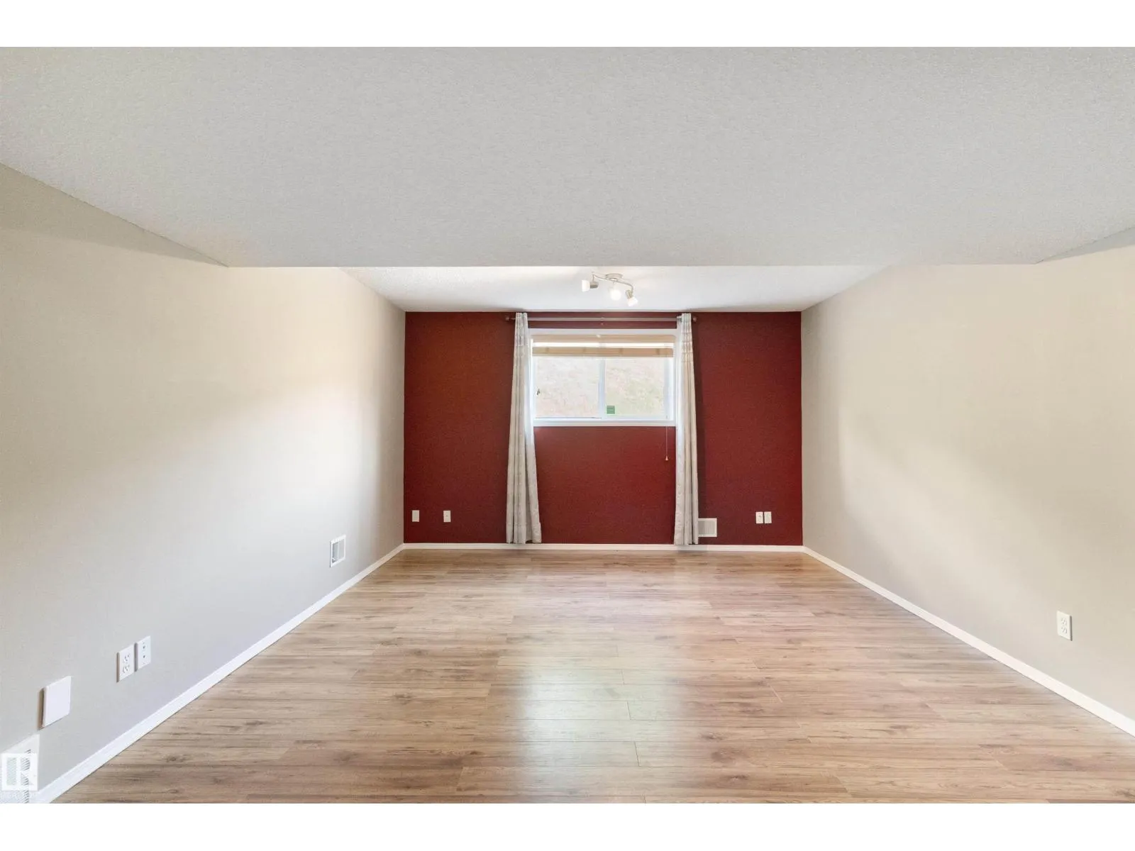 1391 HERMITAGE RD NW