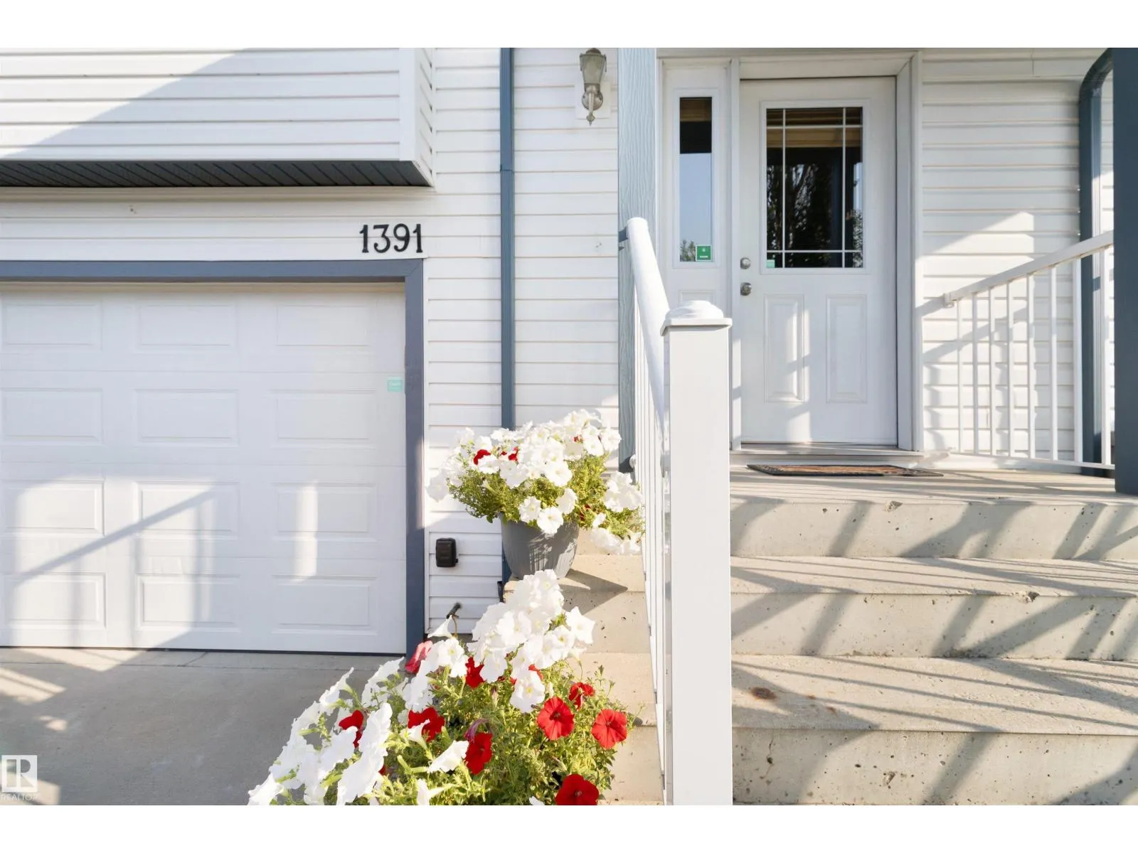 1391 HERMITAGE RD NW