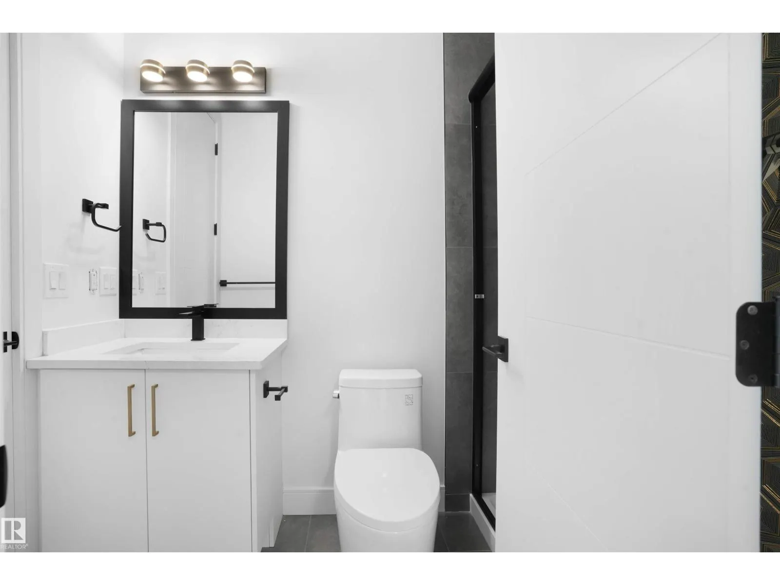 22139 81 AV NW
