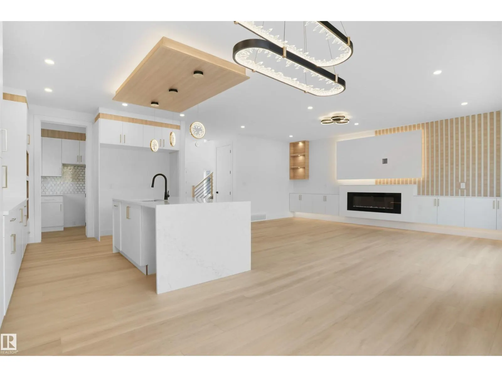 22139 81 AV NW