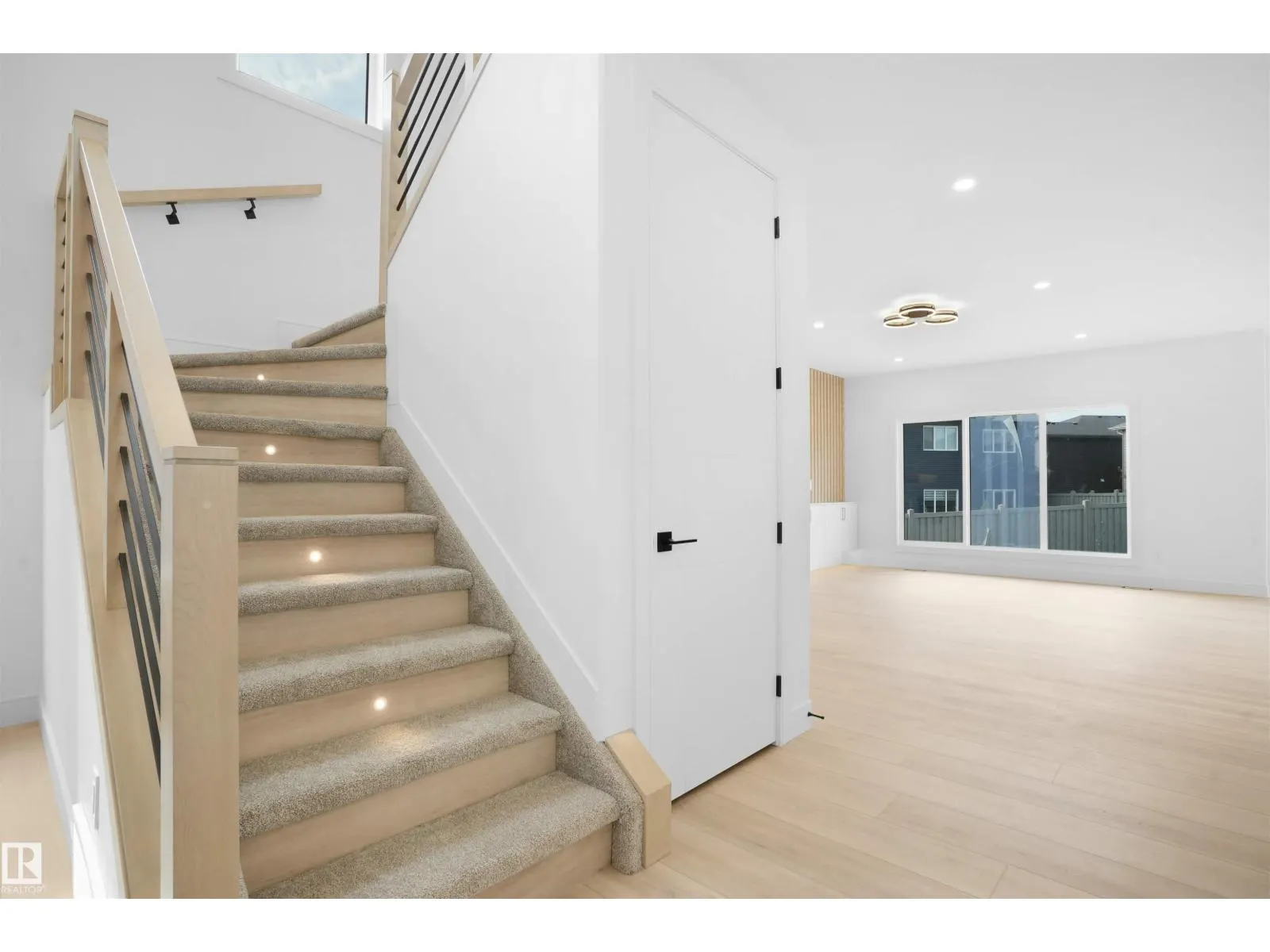 22139 81 AV NW
