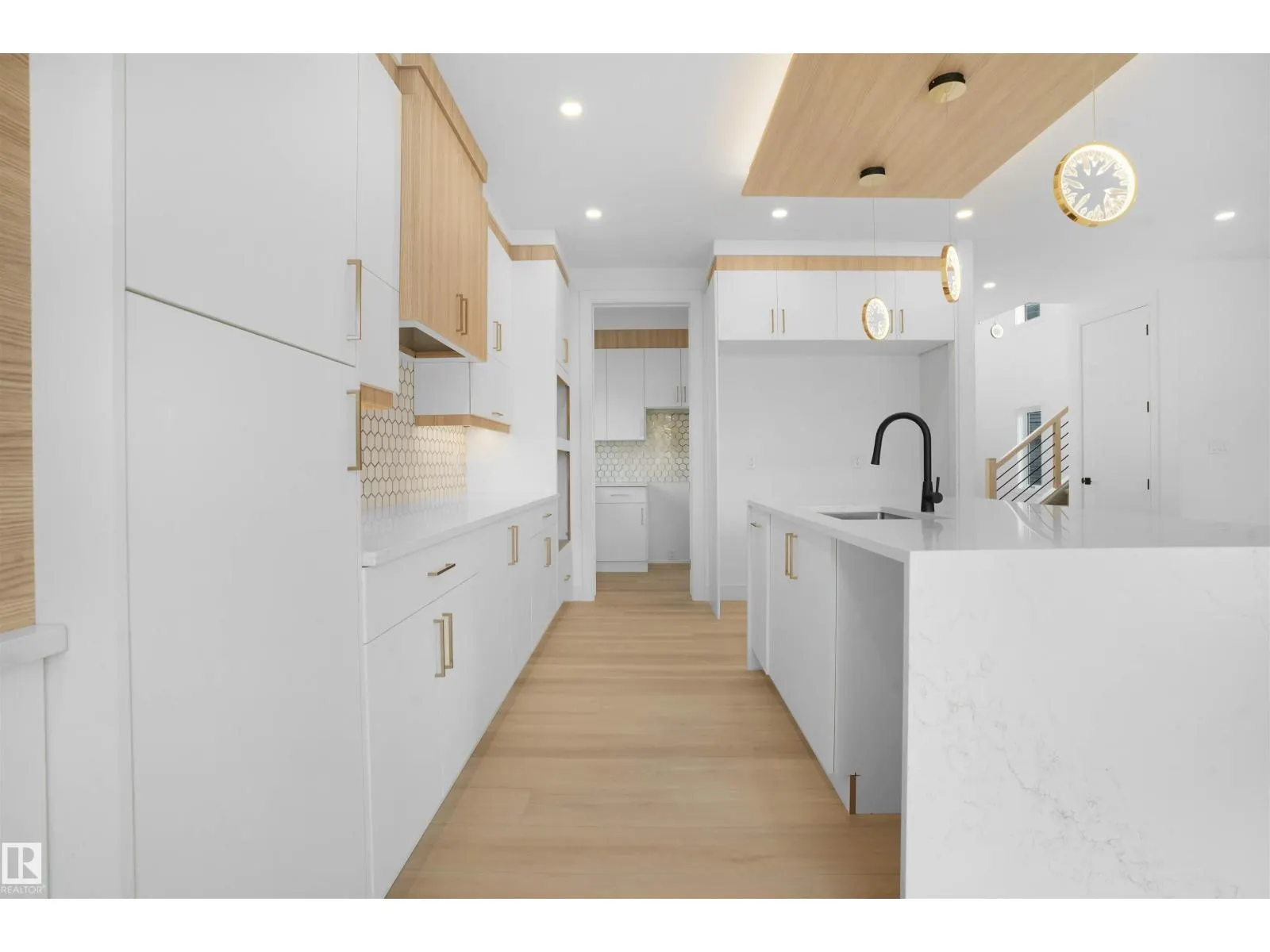 22139 81 AV NW