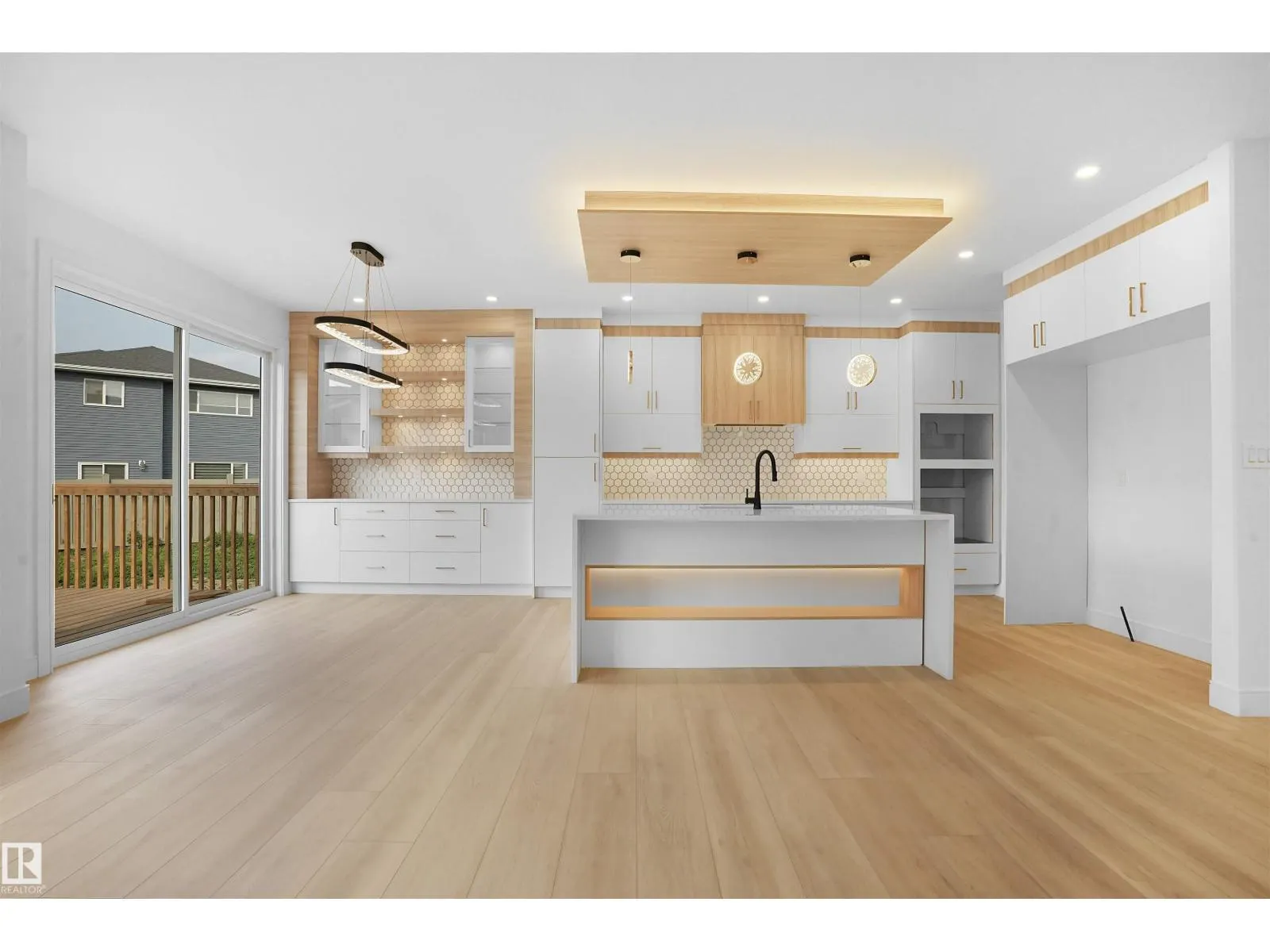 22139 81 AV NW