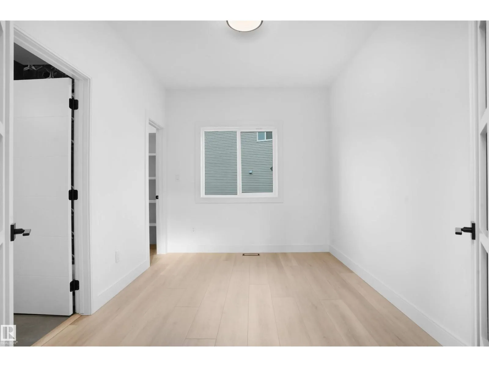 22139 81 AV NW