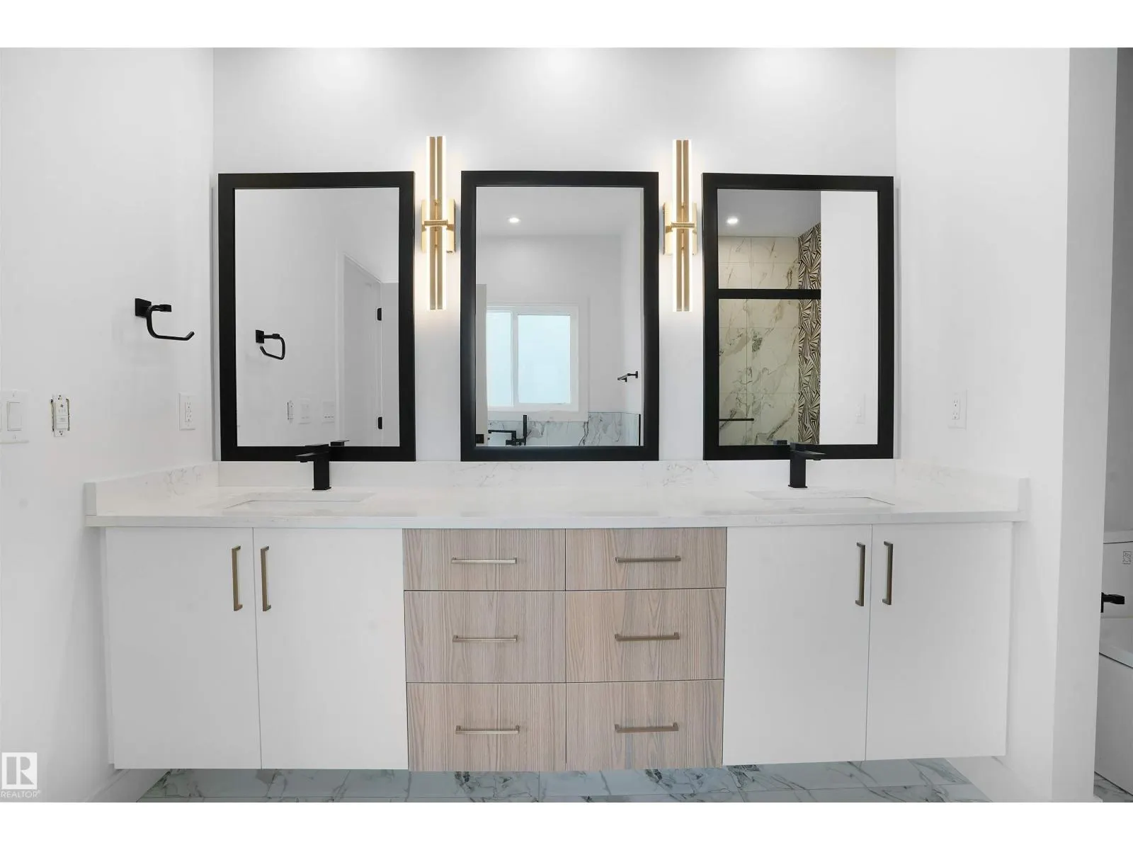 22139 81 AV NW
