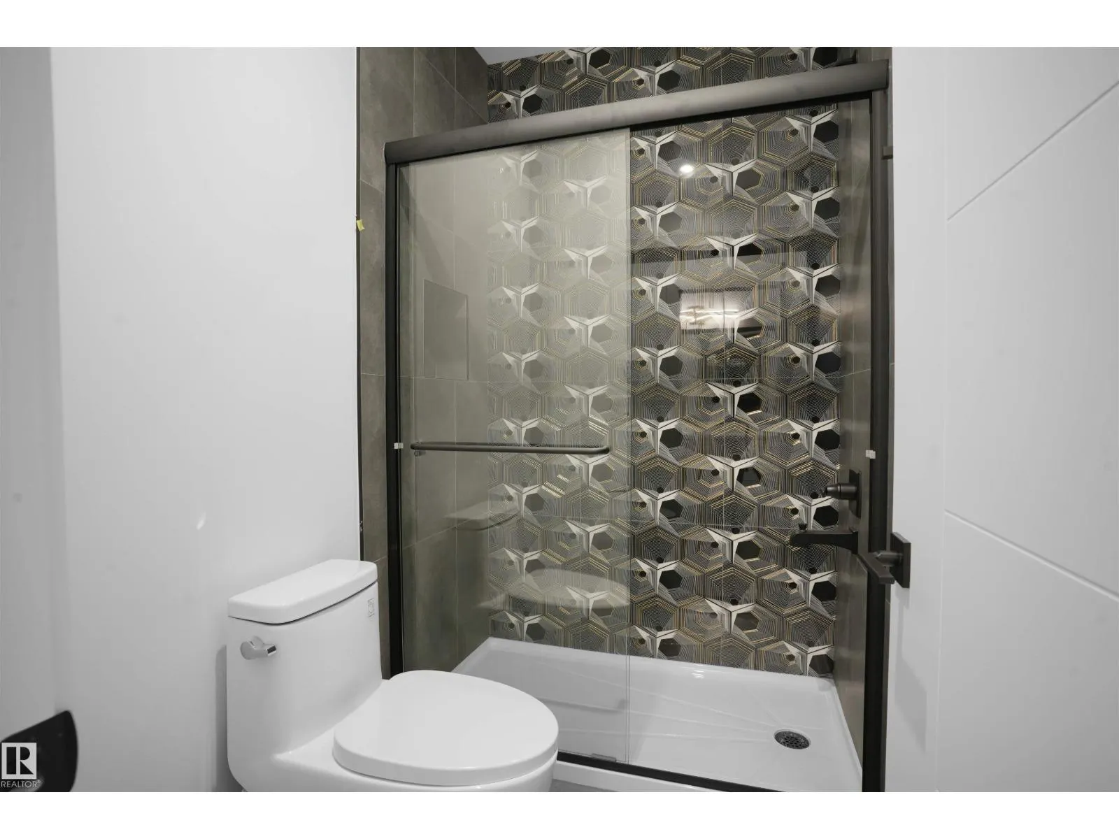 22139 81 AV NW