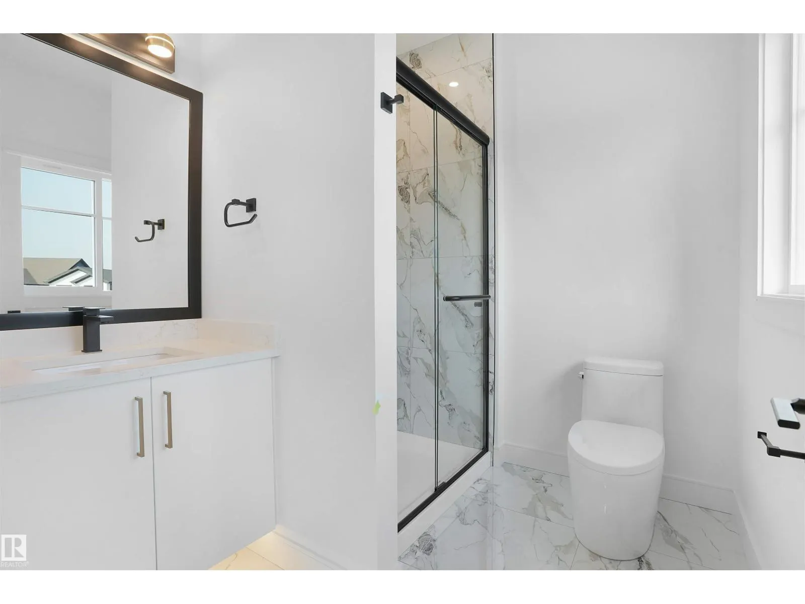 22139 81 AV NW