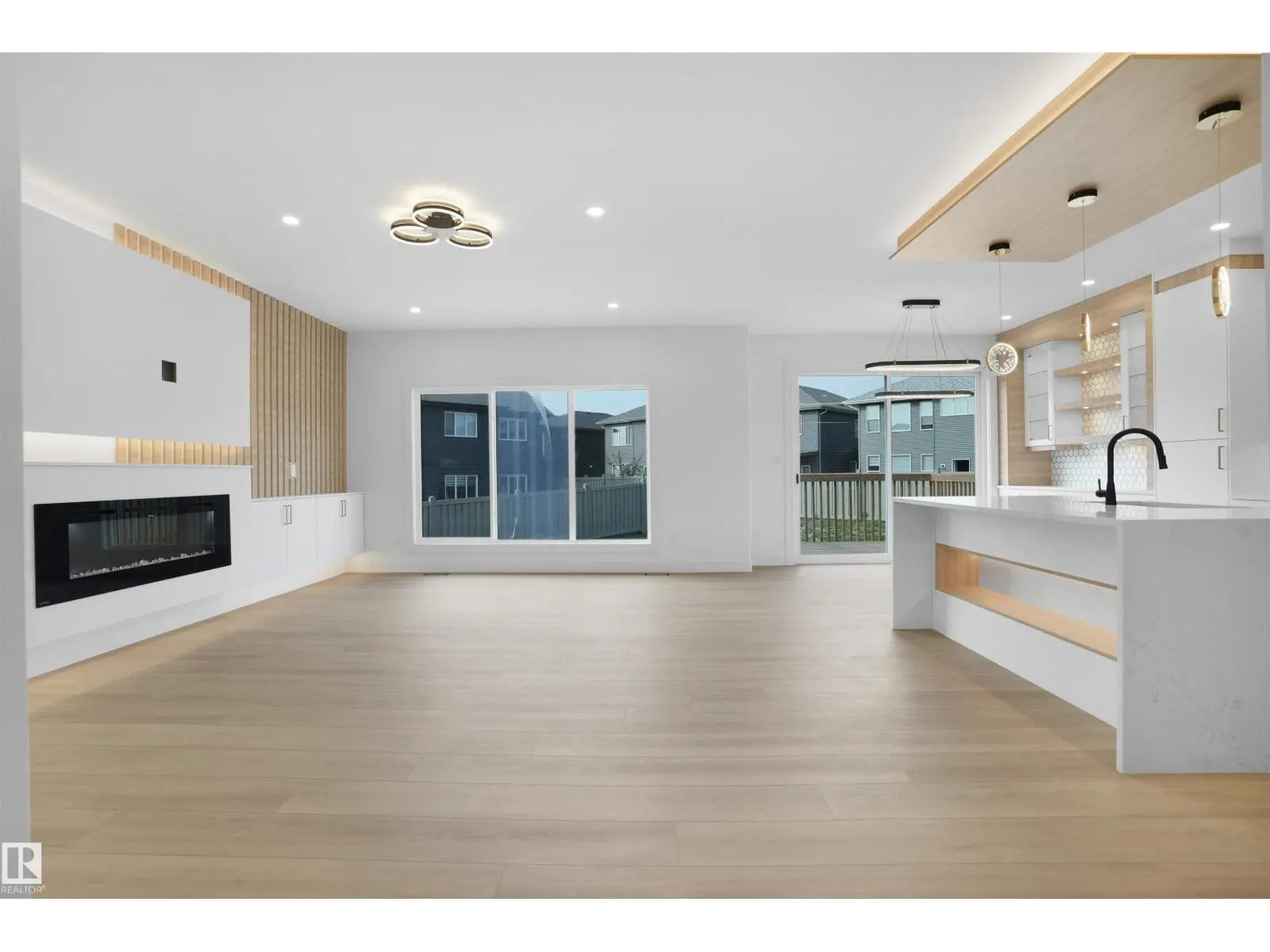 22139 81 AV NW