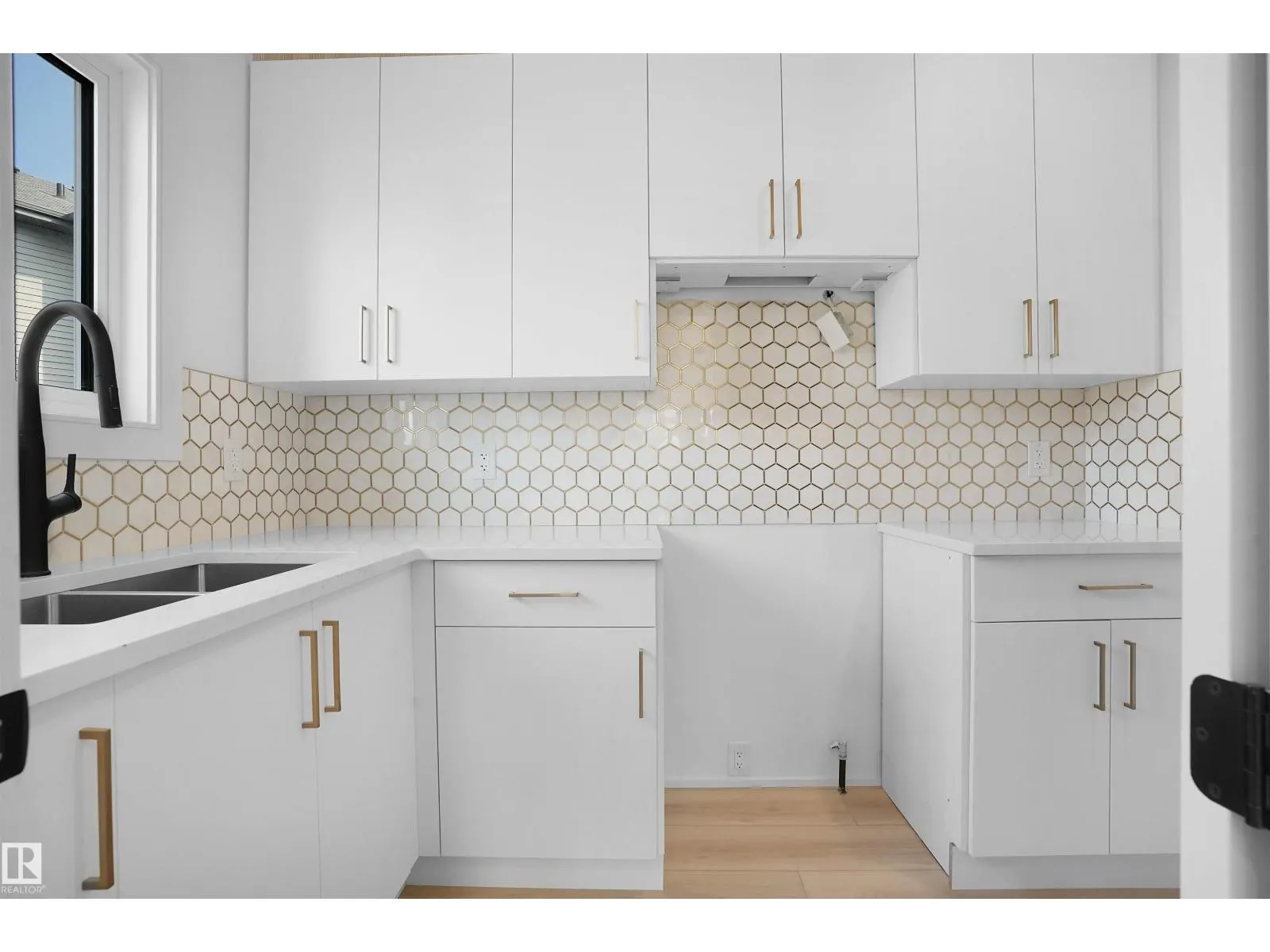 22139 81 AV NW