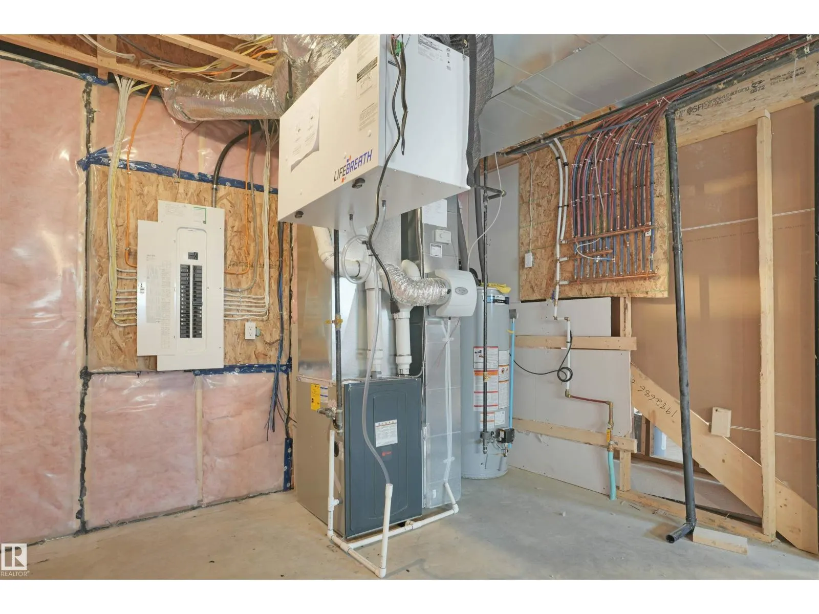 22139 81 AV NW