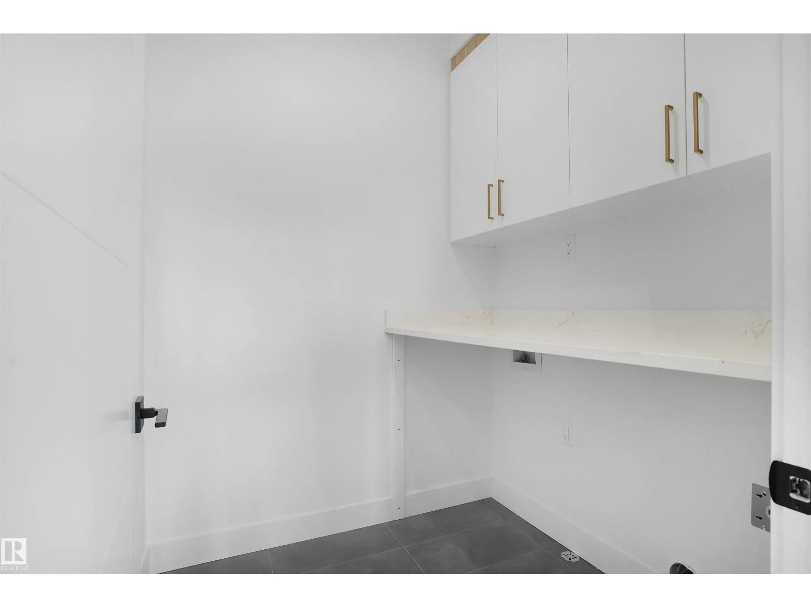 22139 81 AV NW