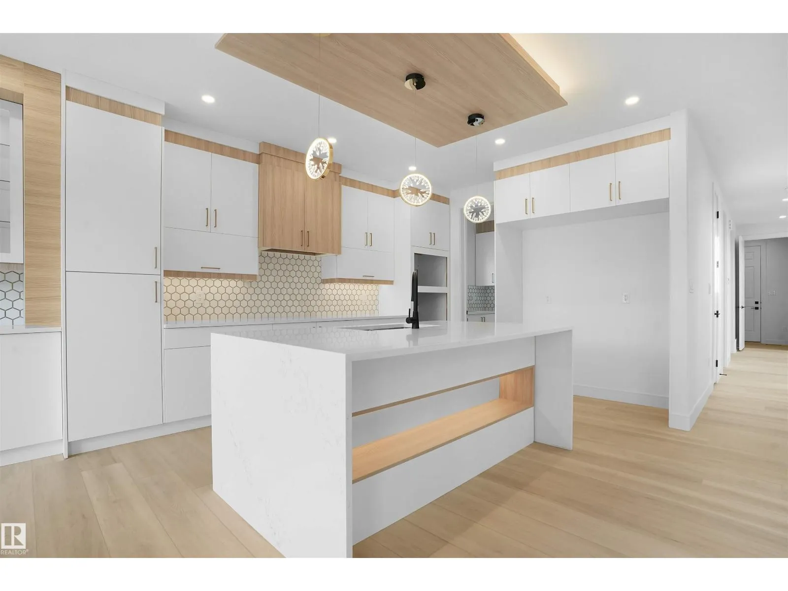 22139 81 AV NW