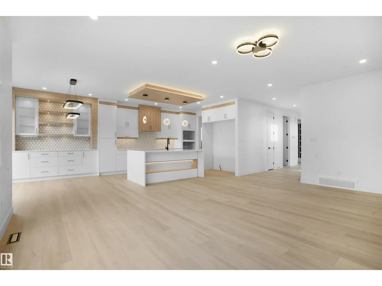 22139 81 AV NW