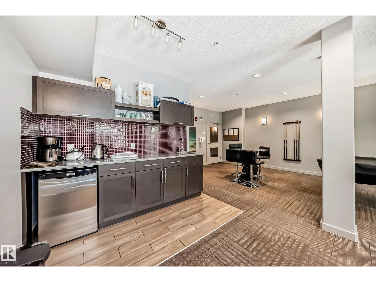 #327 508 Griesbach PR NW