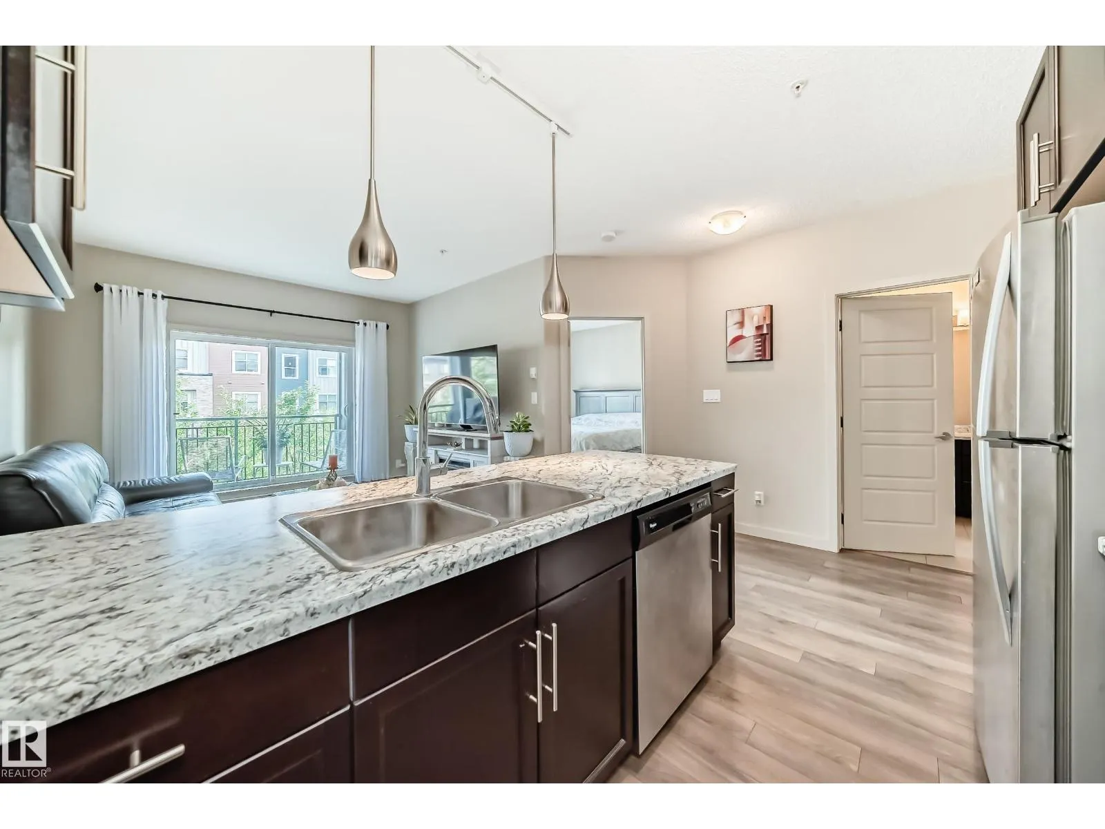 #327 508 Griesbach PR NW