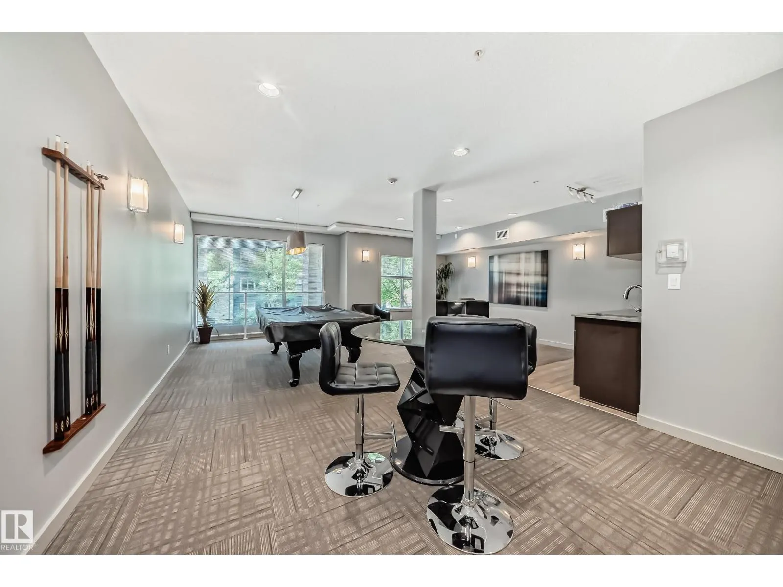 #327 508 Griesbach PR NW