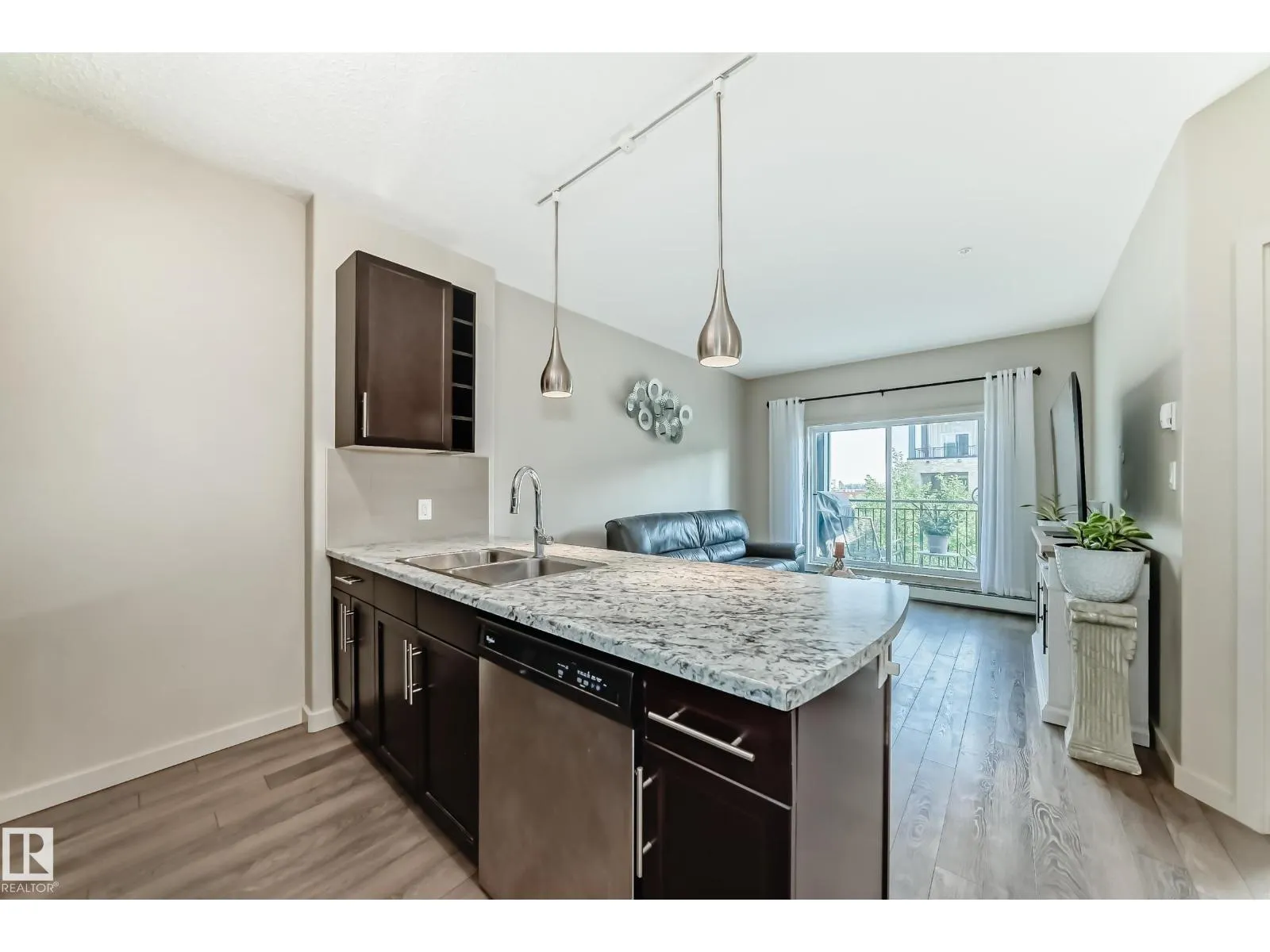 #327 508 Griesbach PR NW
