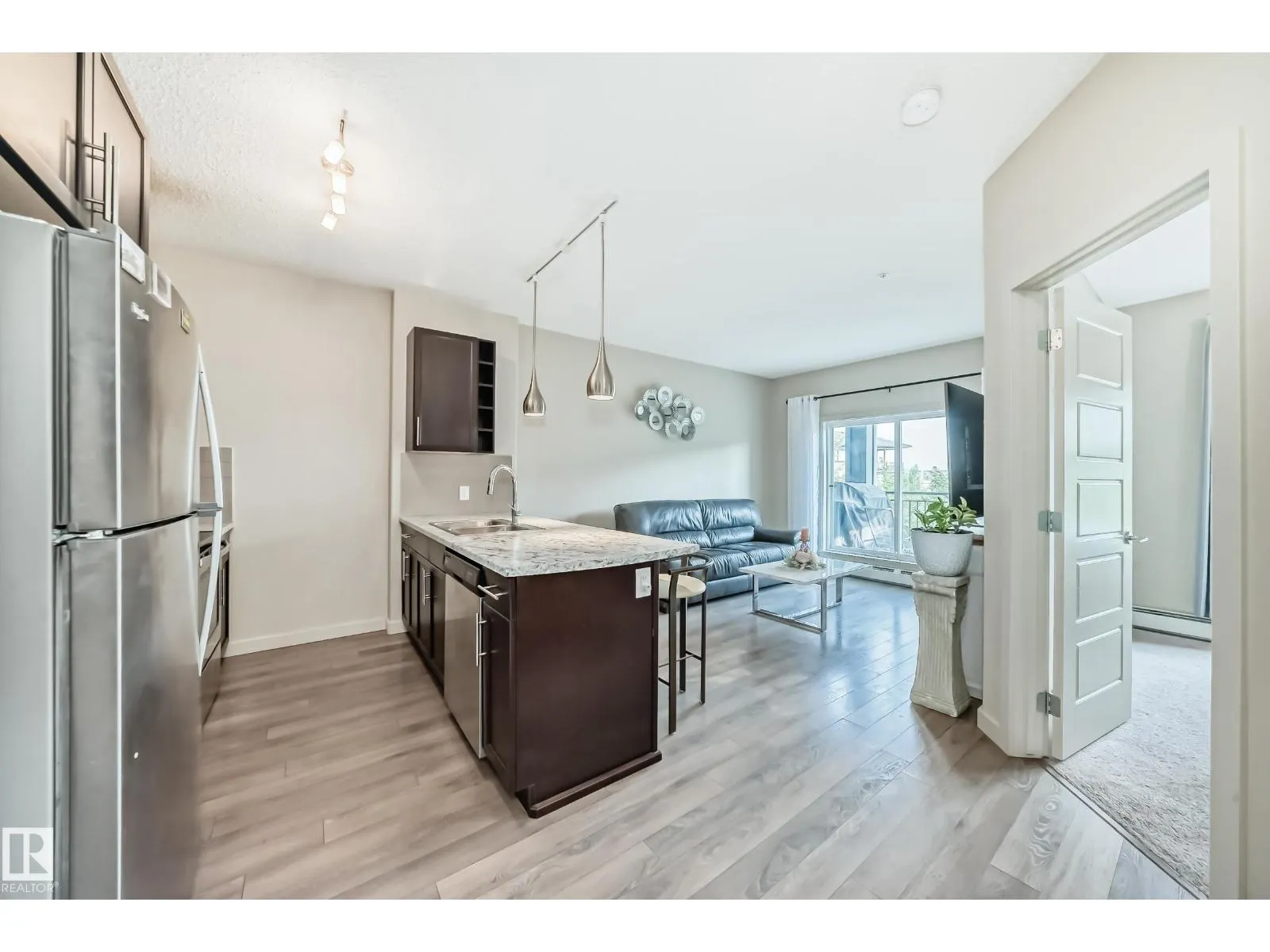 #327 508 Griesbach PR NW