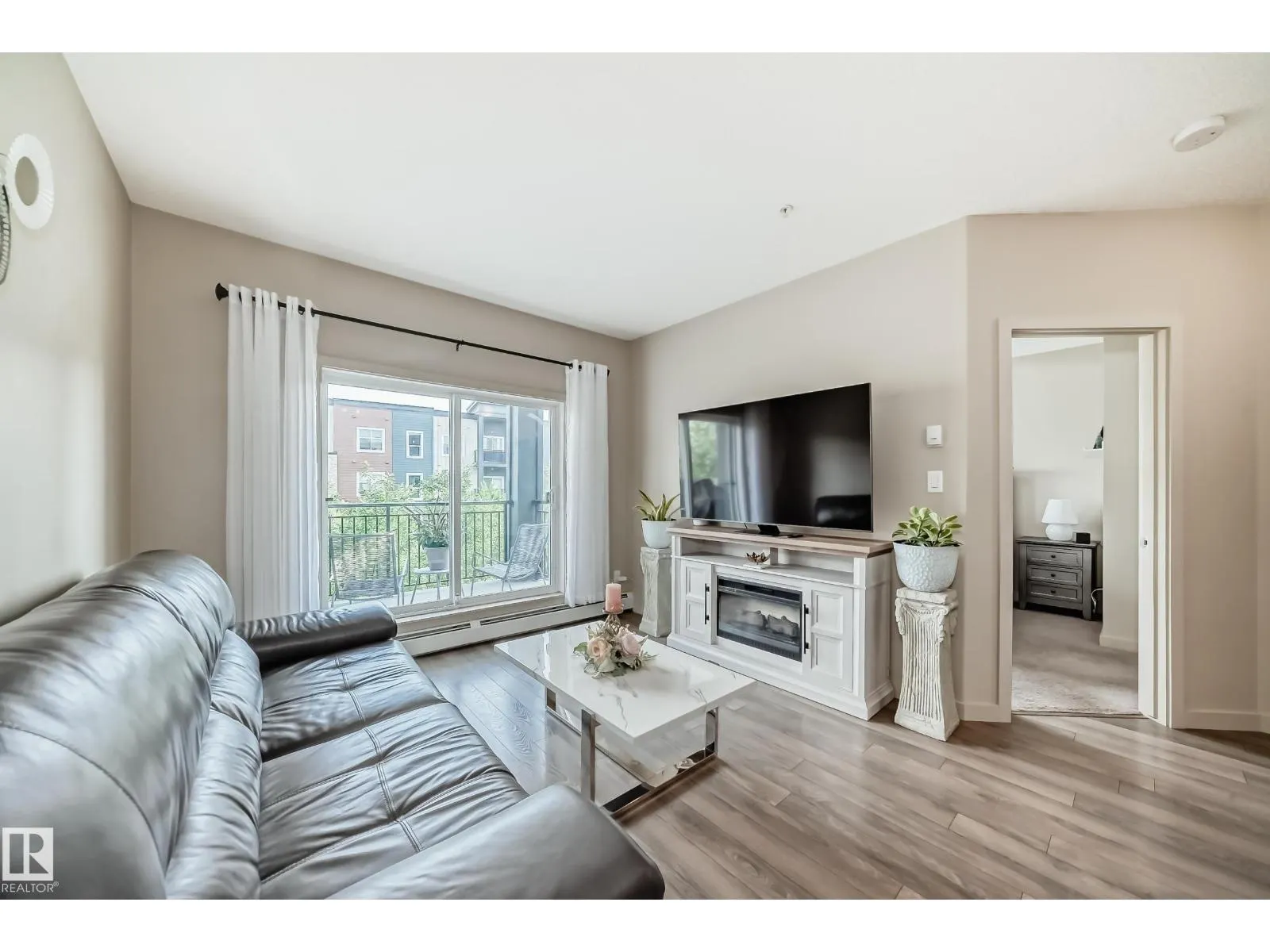 #327 508 Griesbach PR NW