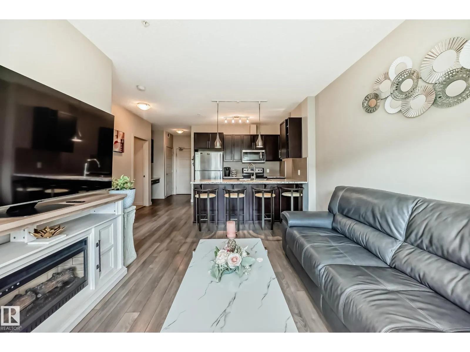 #327 508 Griesbach PR NW