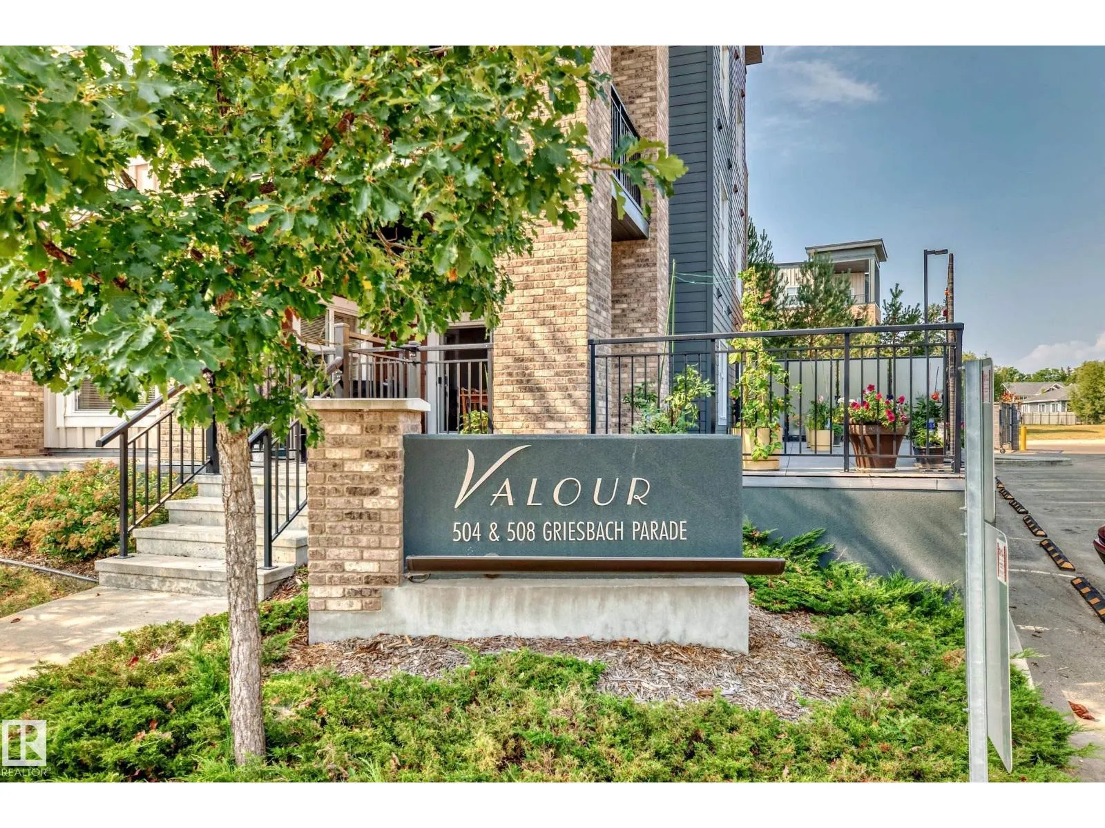 #327 508 Griesbach PR NW