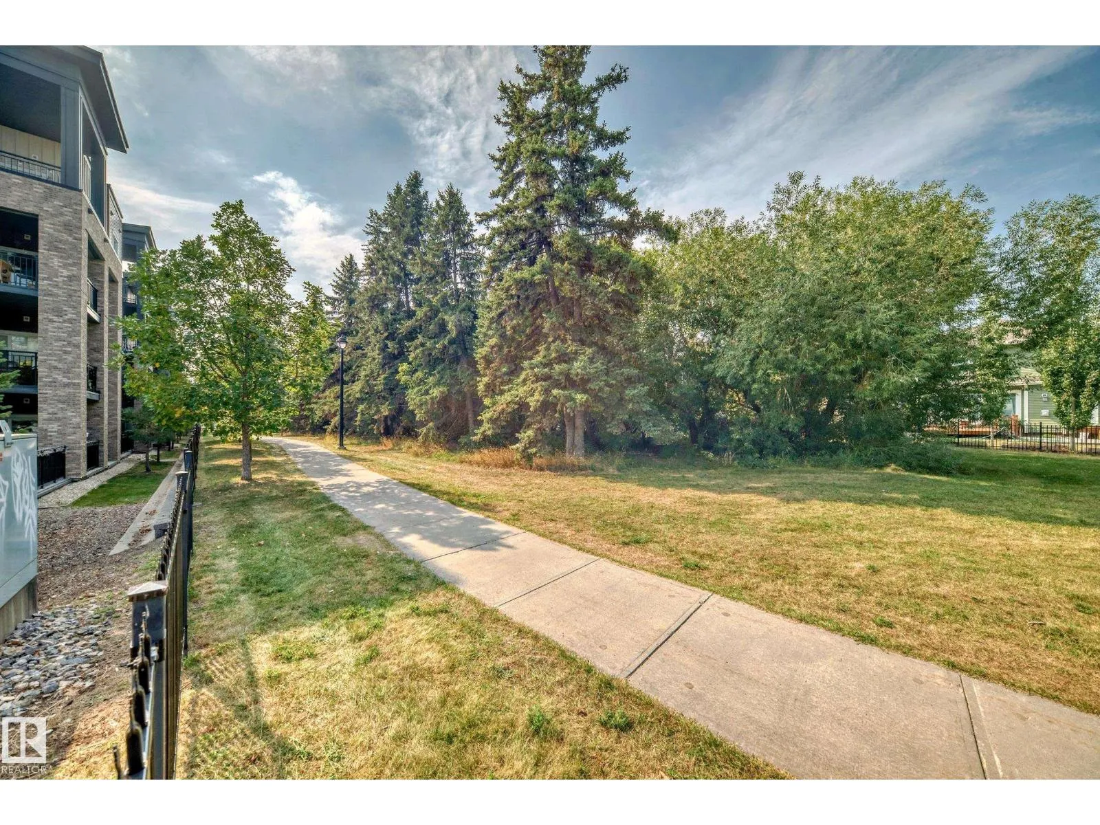 #327 508 Griesbach PR NW