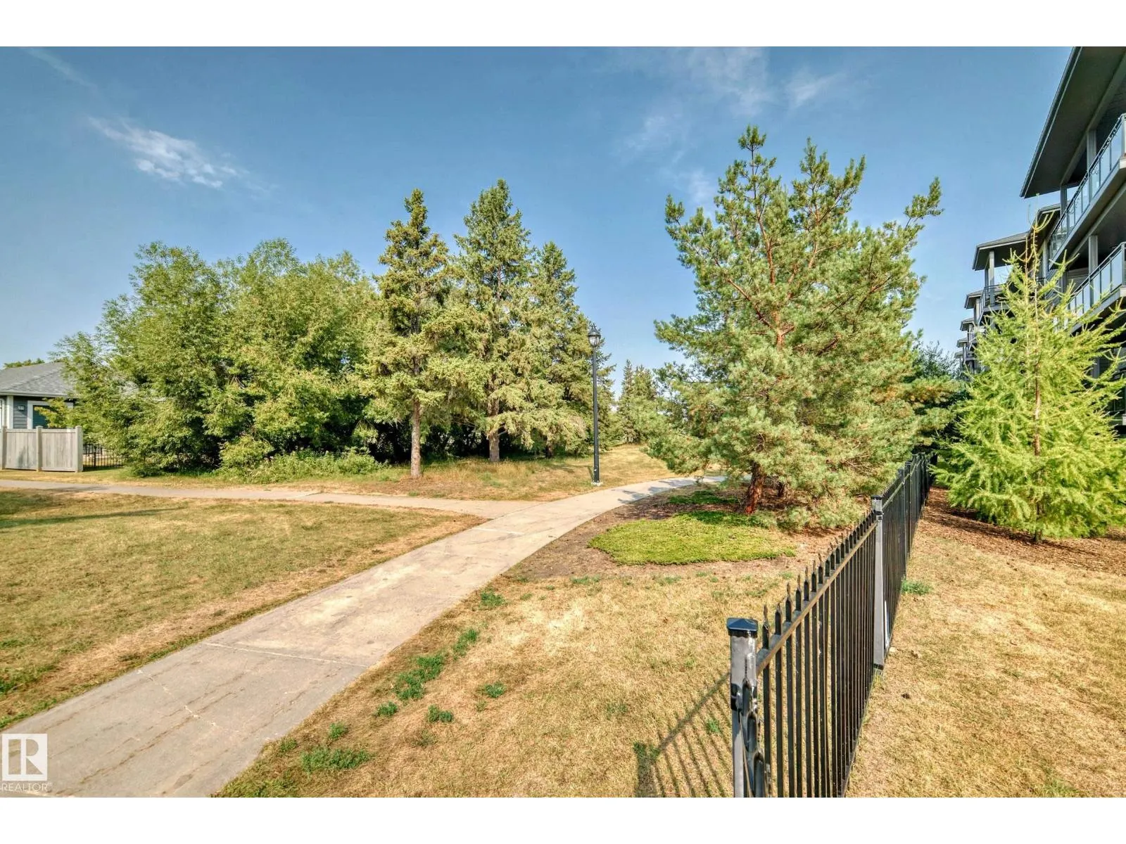 #327 508 Griesbach PR NW