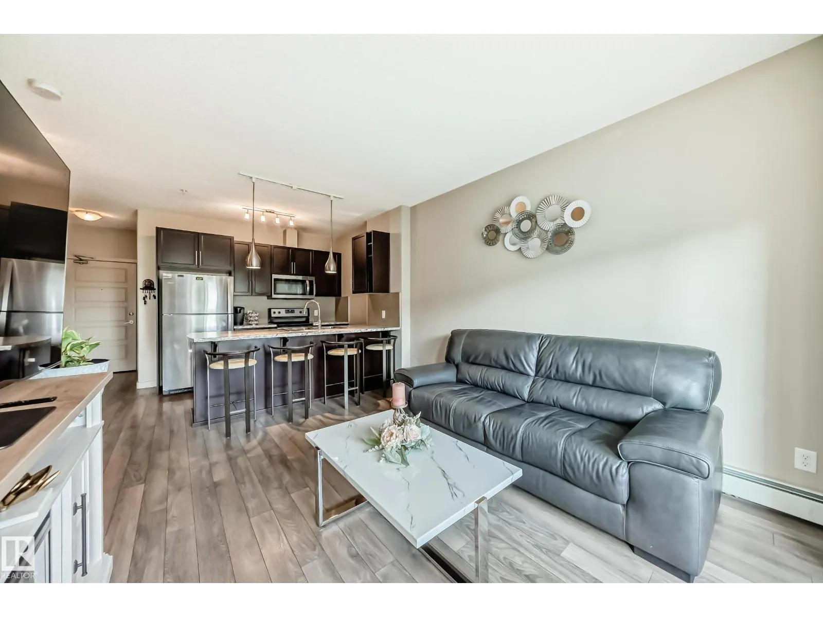 #327 508 Griesbach PR NW