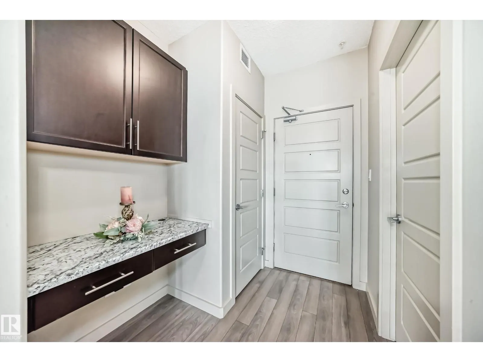 #327 508 Griesbach PR NW