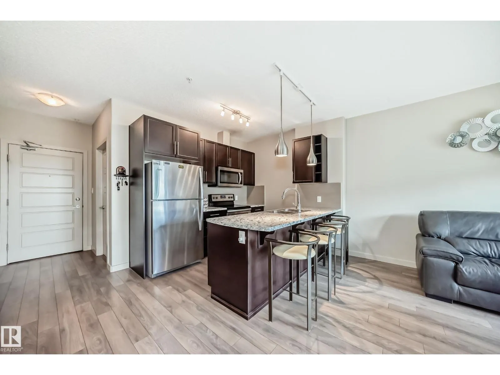#327 508 Griesbach PR NW