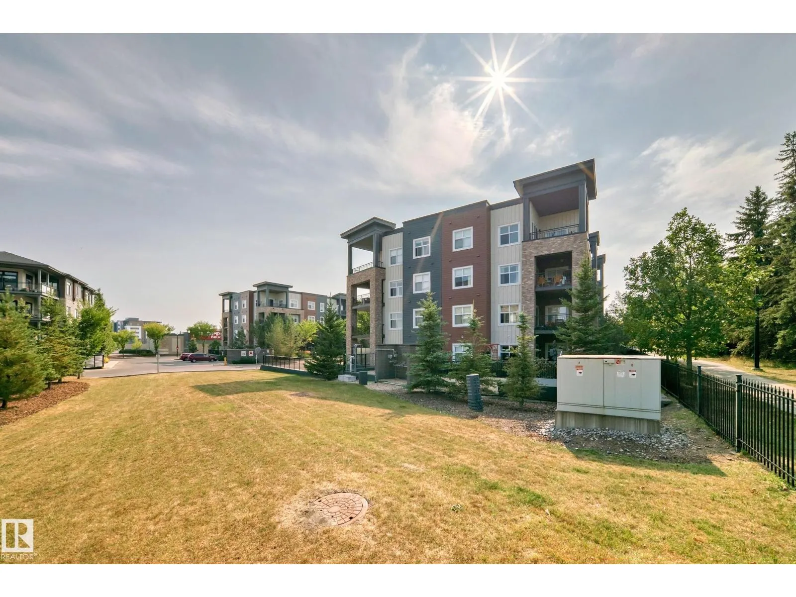 #327 508 Griesbach PR NW
