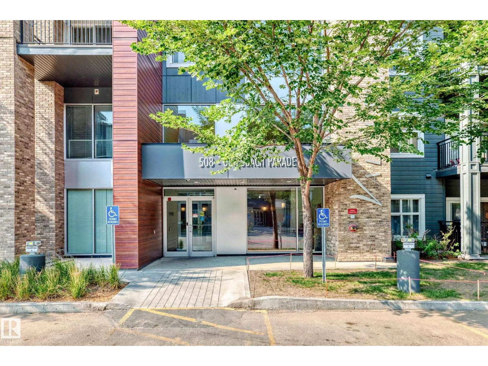 #327 508 Griesbach PR NW