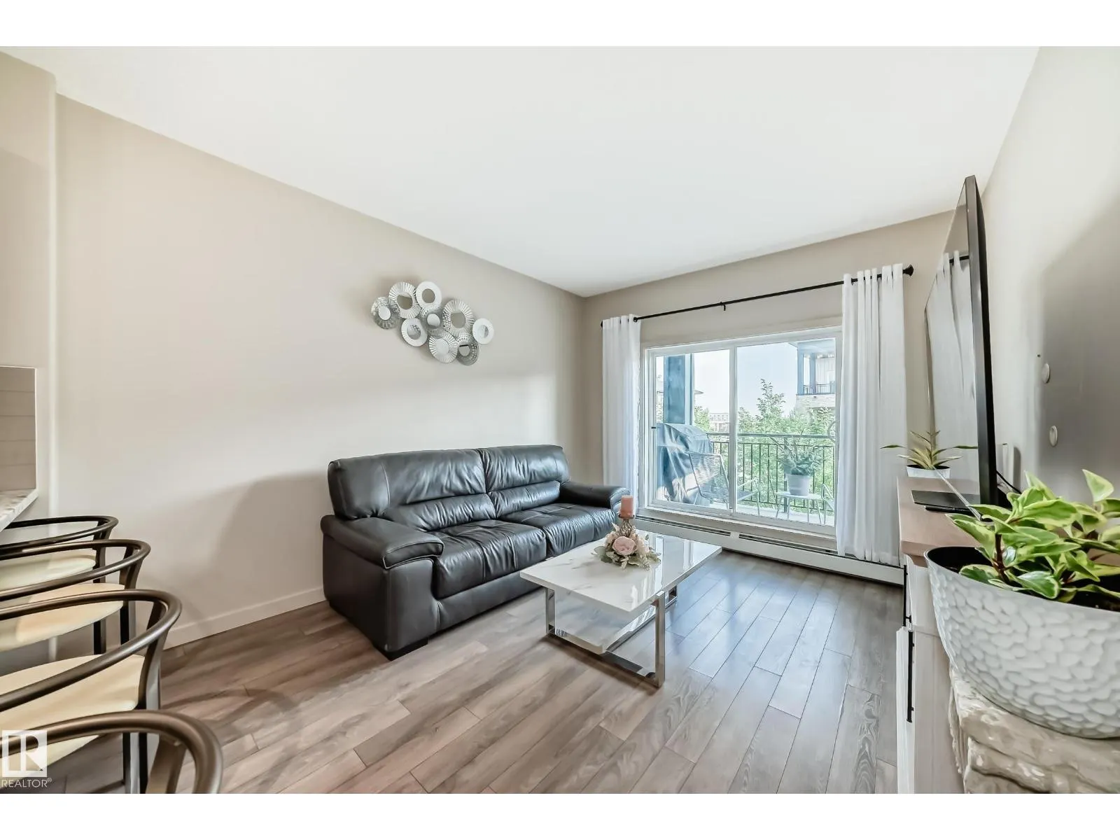#327 508 Griesbach PR NW