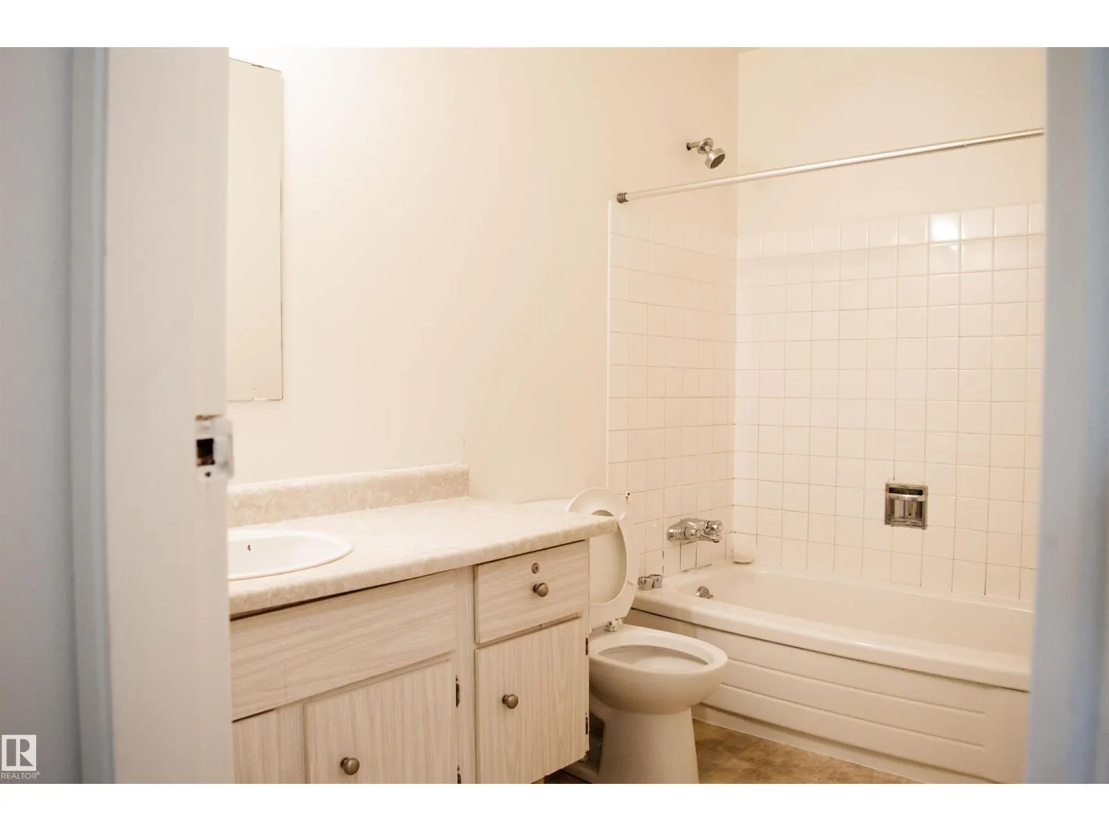 18241 84 AV NW