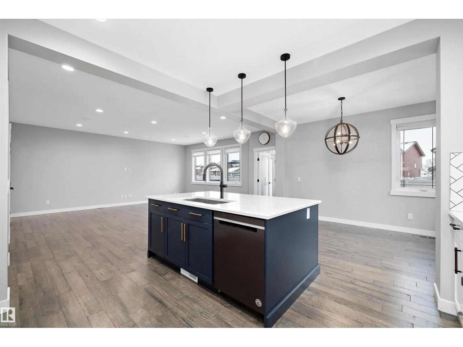 4229 VETERANS WY NW