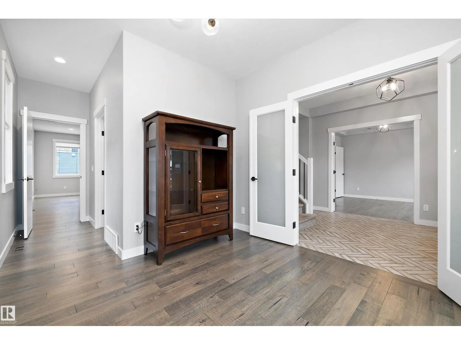 4229 VETERANS WY NW