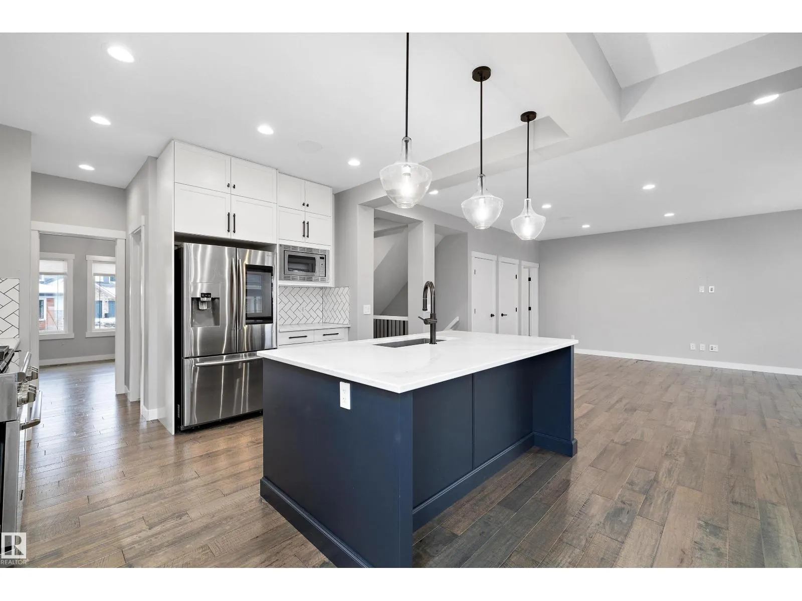 4229 VETERANS WY NW