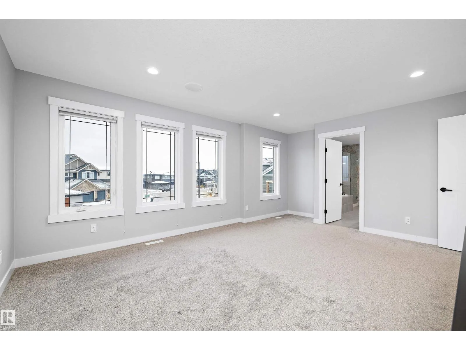 4229 VETERANS WY NW