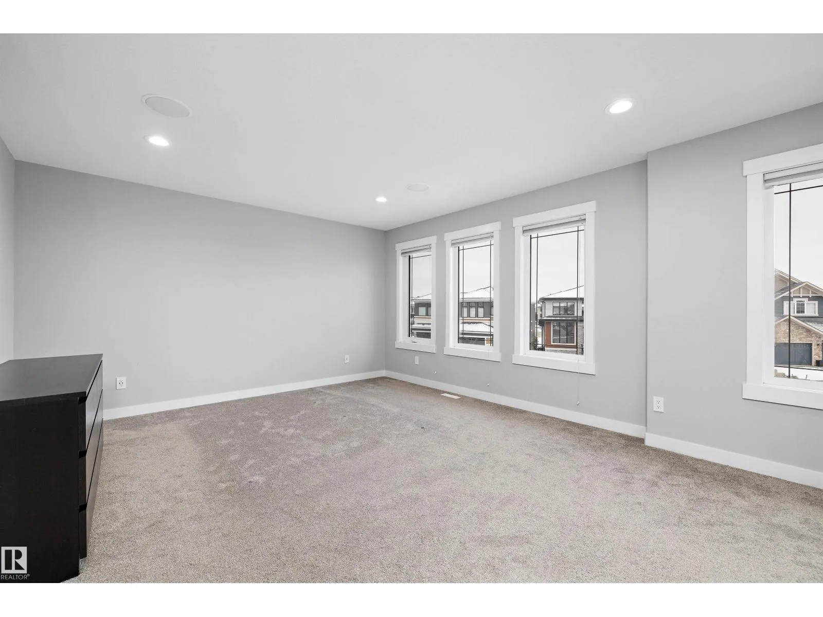 4229 VETERANS WY NW