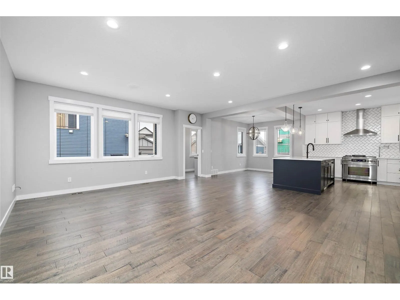 4229 VETERANS WY NW