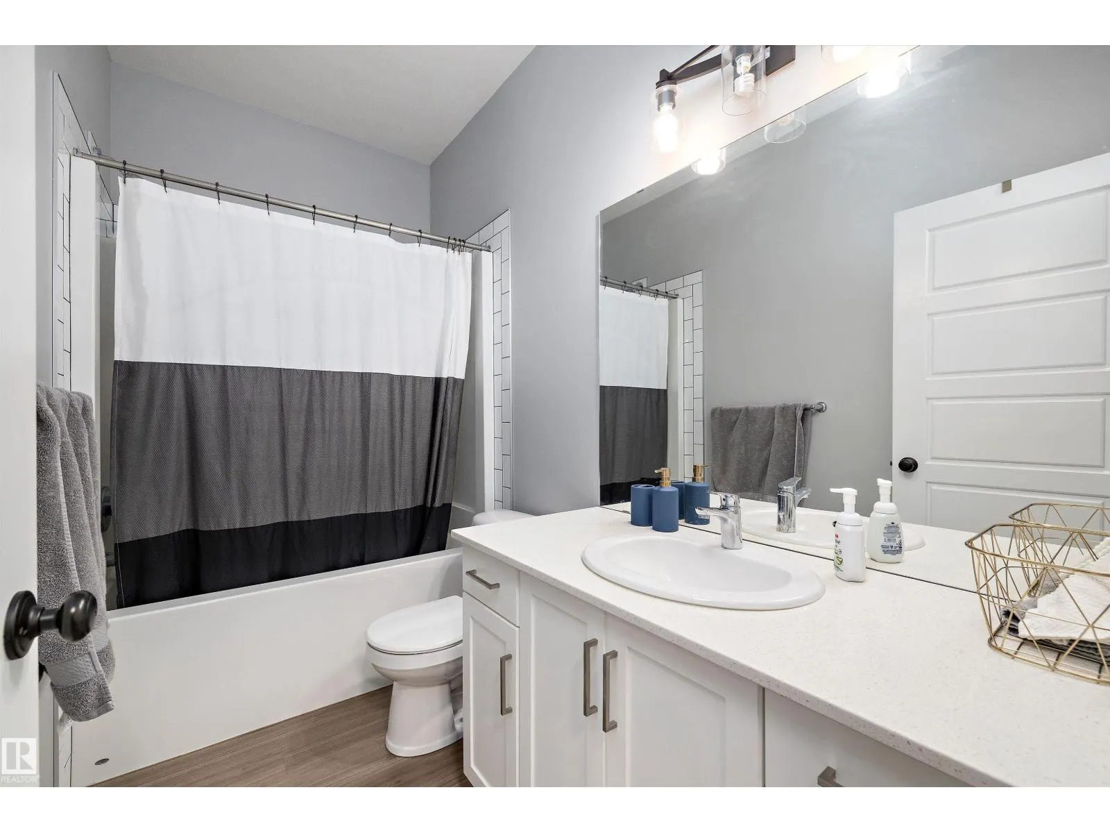4229 VETERANS WY NW