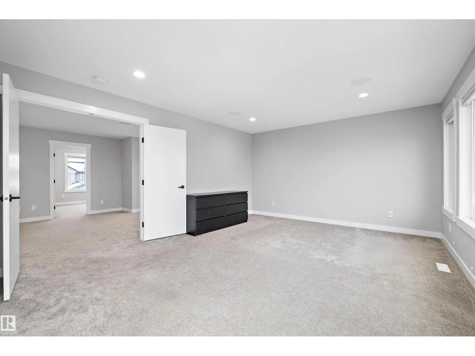 4229 VETERANS WY NW
