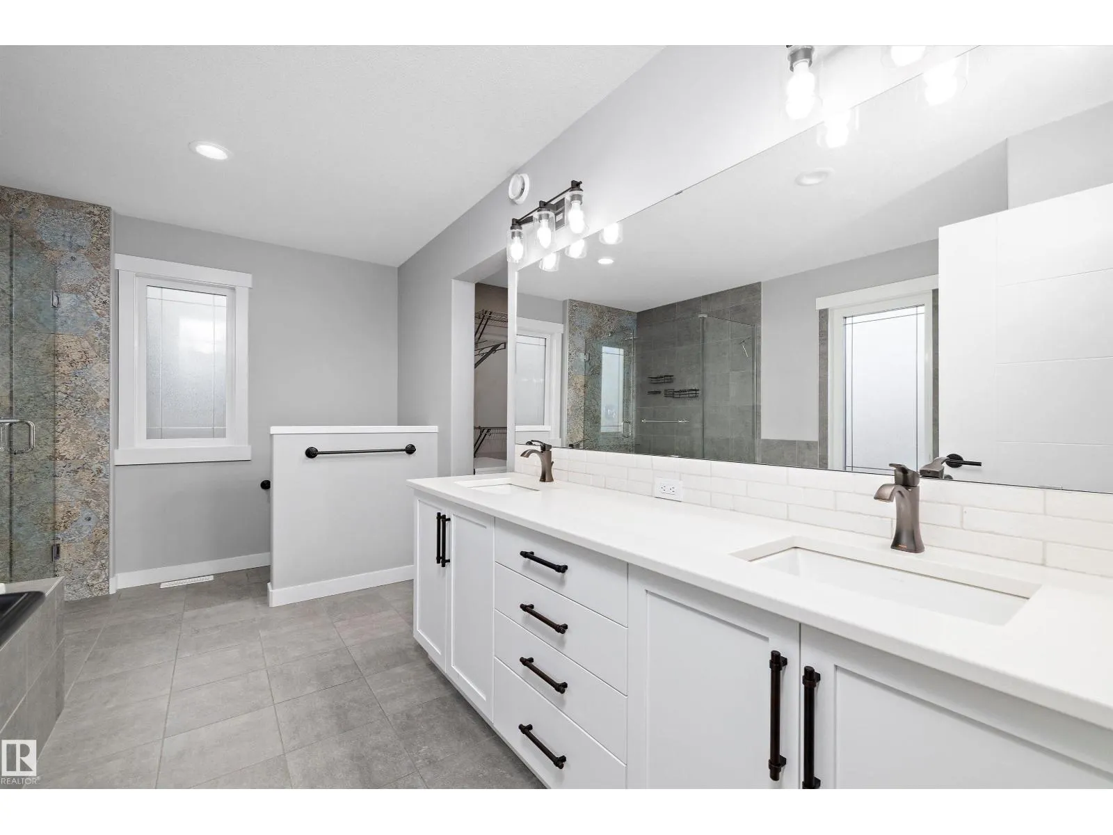 4229 VETERANS WY NW