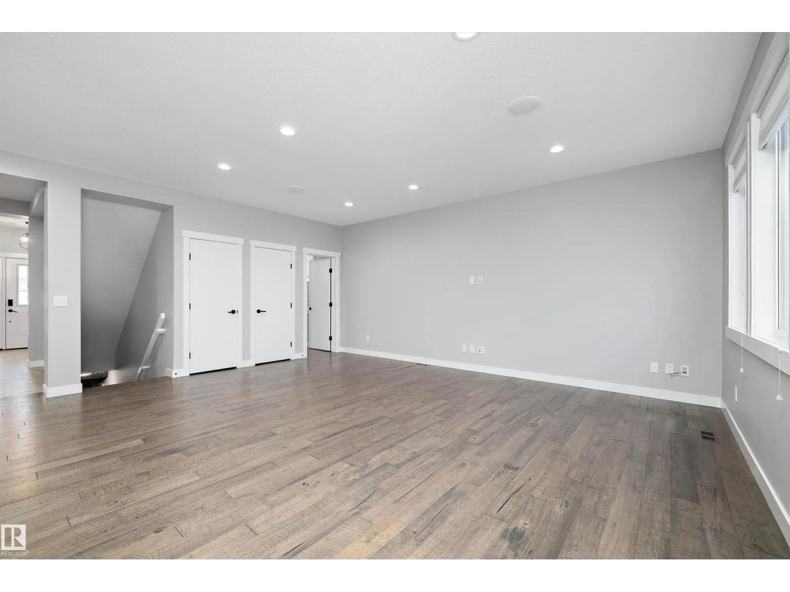 4229 VETERANS WY NW
